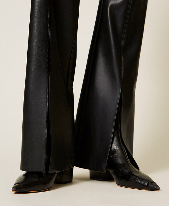 Брюки клеш с имитацией натуральной кожи с разрезами