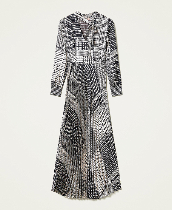 Длинное платье с бантом и плиссированной юбкой