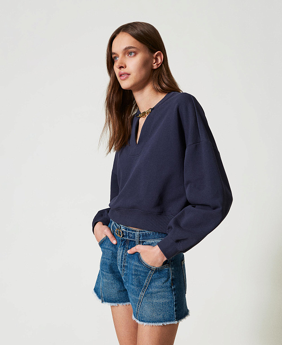 Короткая толстовка с цепочкой