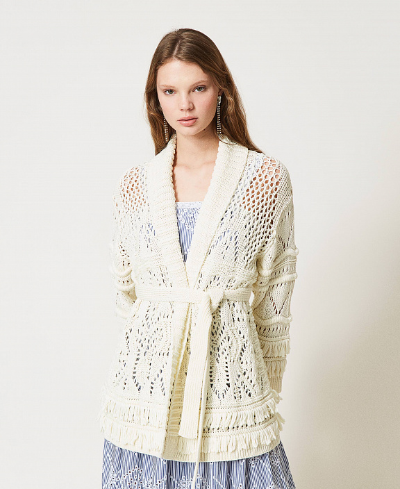 Длинный кардиган ажурной вязки с бахромой