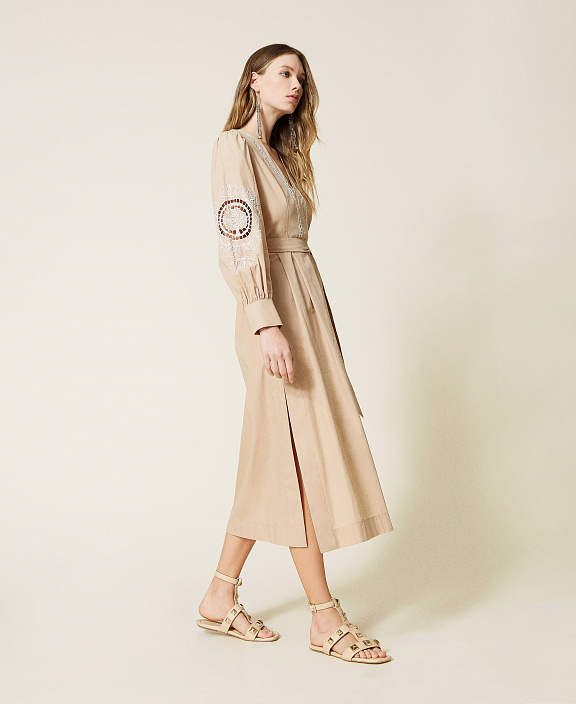 Длинное платье из муслина с ручной вышивкой