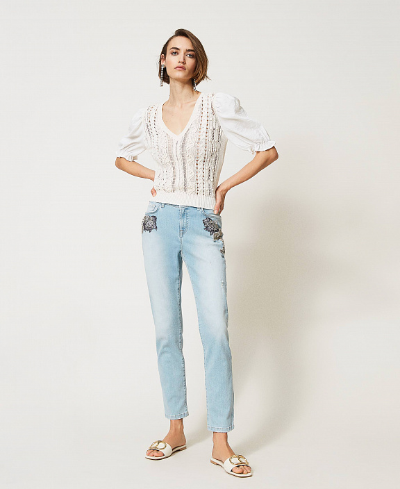 Джинсы с вышивкой