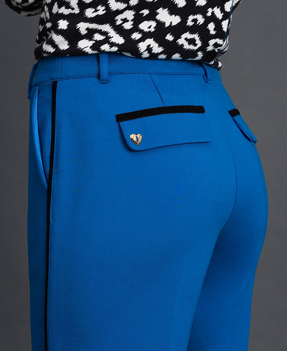 Брюки-сигареты с бархатными лампасами