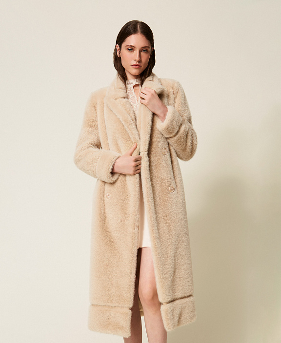 Двубортная шуба из искусственного меха