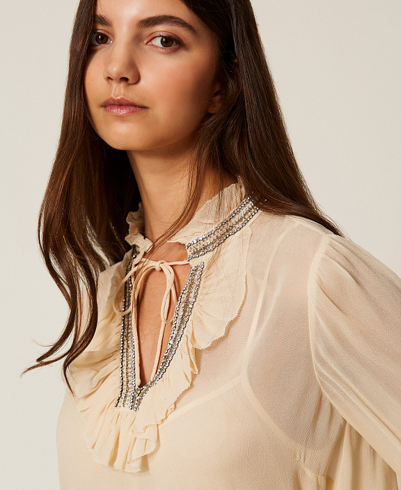 Блуза с пышными рукавами и стразами