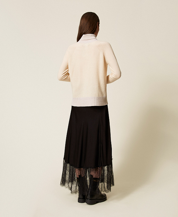 Атласная юбка миди с кружевом